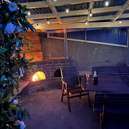 Retro 4 Bedroom Home, Warm And Welcoming, Quiet Location 포리루아 외부 사진