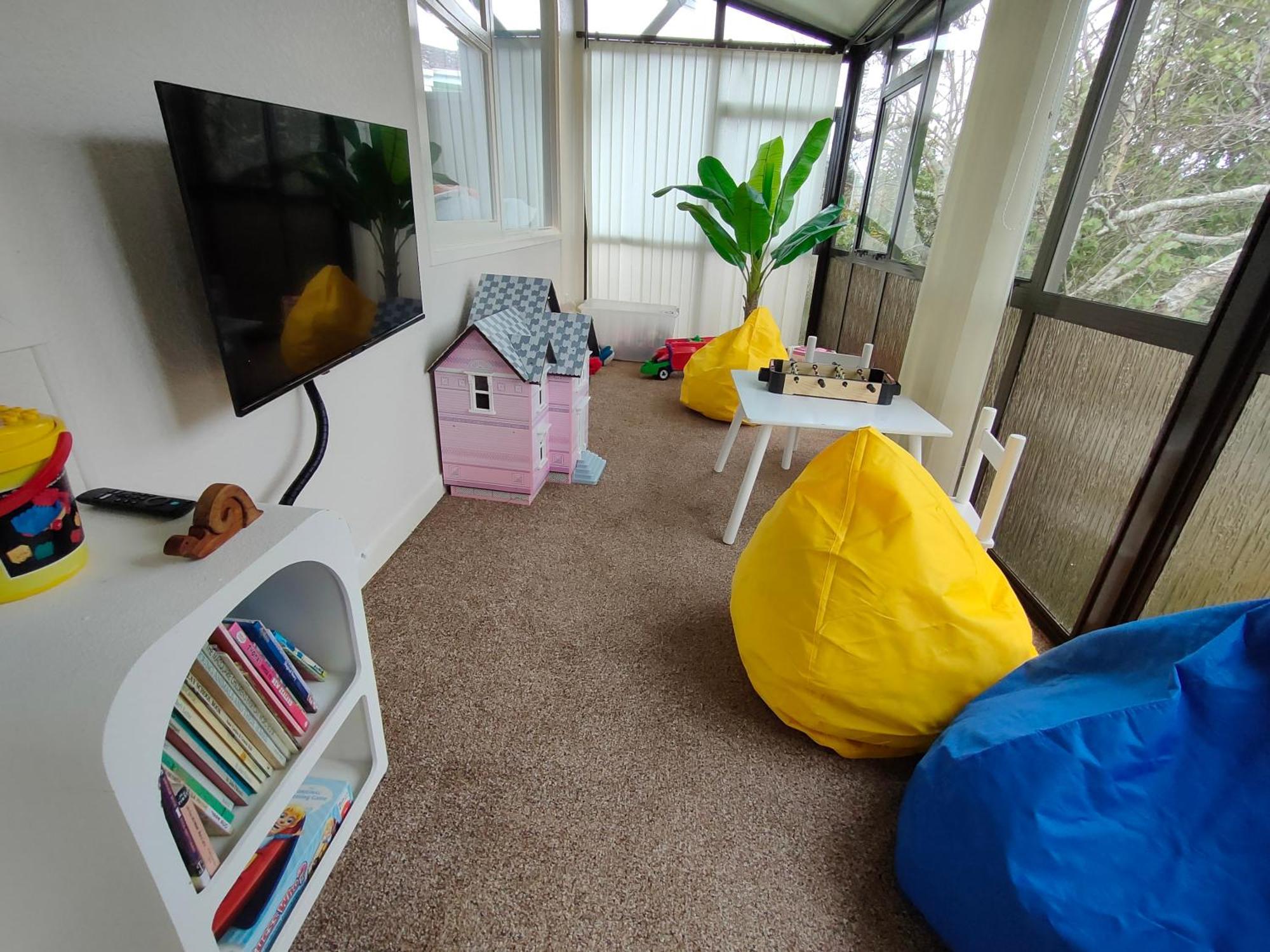 Retro 4 Bedroom Home, Warm And Welcoming, Quiet Location 포리루아 외부 사진