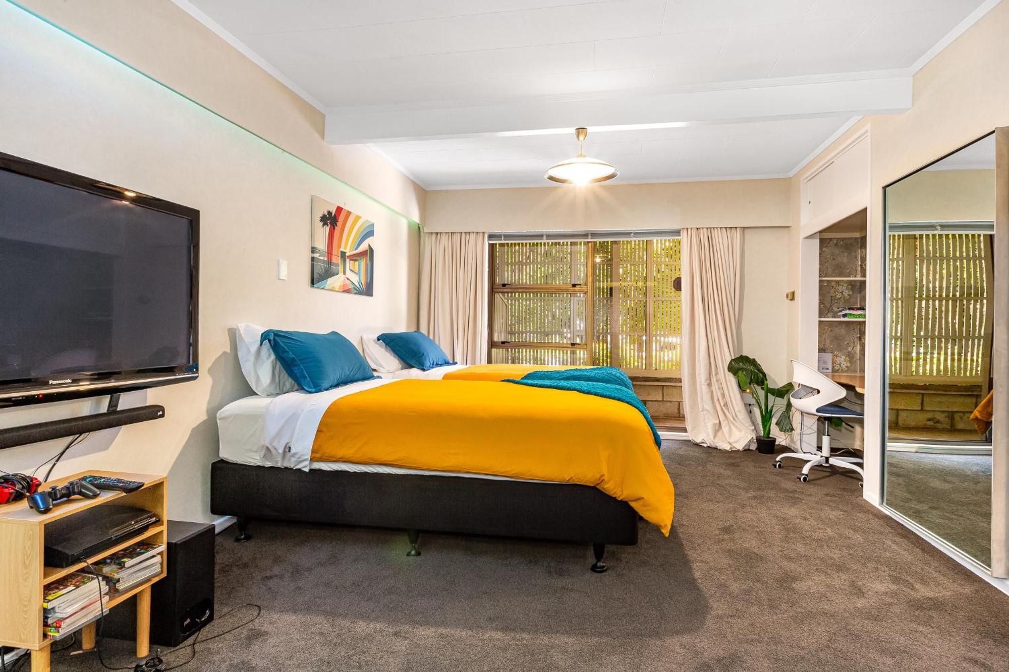 Retro 4 Bedroom Home, Warm And Welcoming, Quiet Location 포리루아 외부 사진
