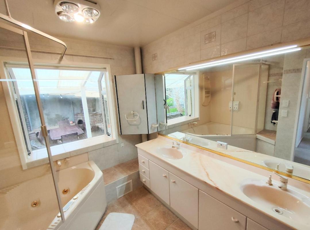 Retro 4 Bedroom Home, Warm And Welcoming, Quiet Location 포리루아 외부 사진